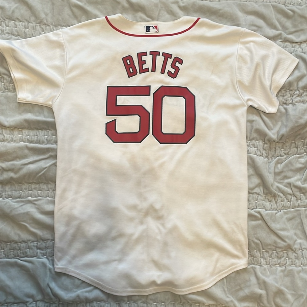 Majestic boys Mookie Betts Red Sox jersey from 2019 - Picture 6 of 7